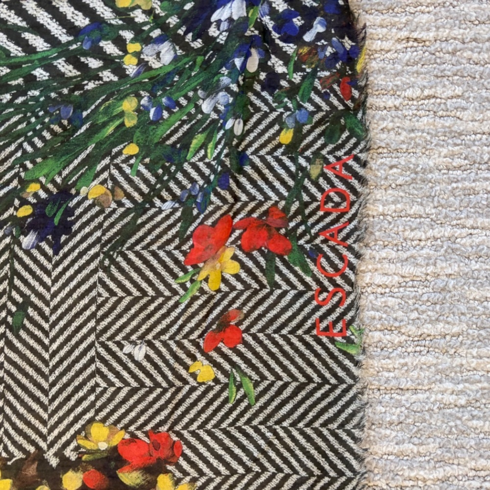 Escada Vintage Scarf - Picture 6 of 6
